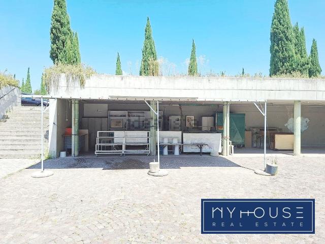 Locale in vendita di 26 m² in Via Costalunga, 240