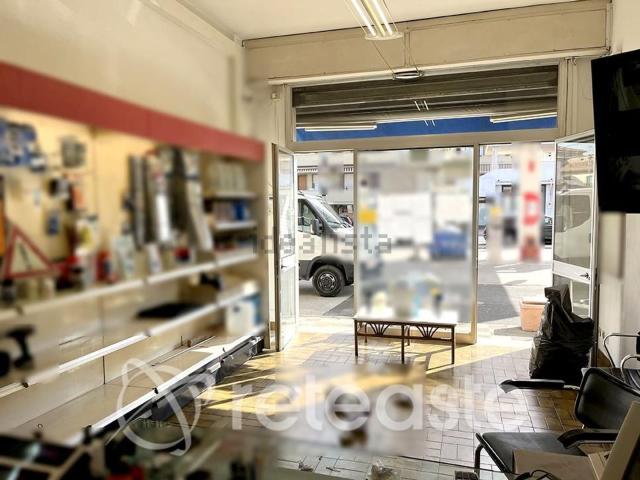 Locale in vendita di 26 m² in Via Giacomo Leopardi