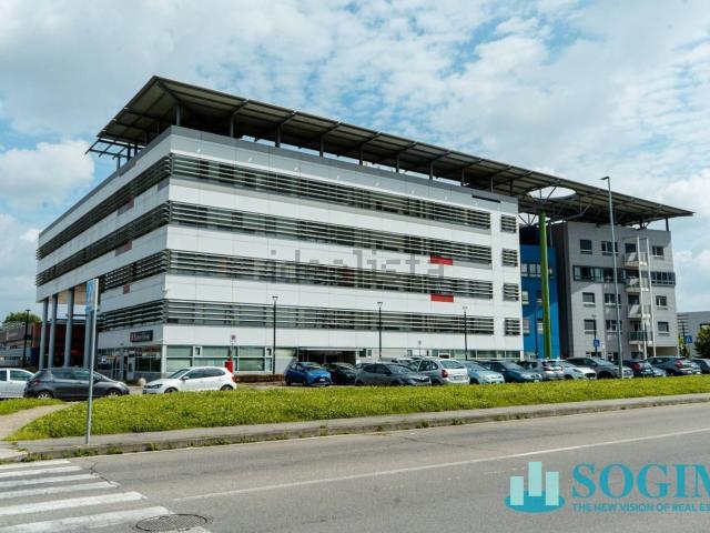 Locale in vendita di 270 m² in Via Alessandro Volta, 94