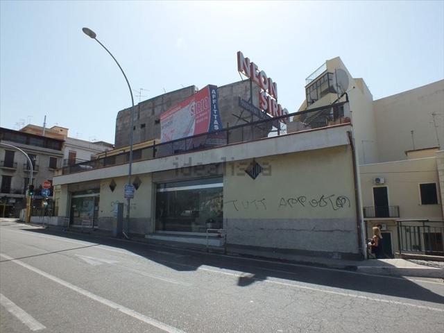 Locale in vendita di 270 m² in Via Argine Sinistro Calopinace