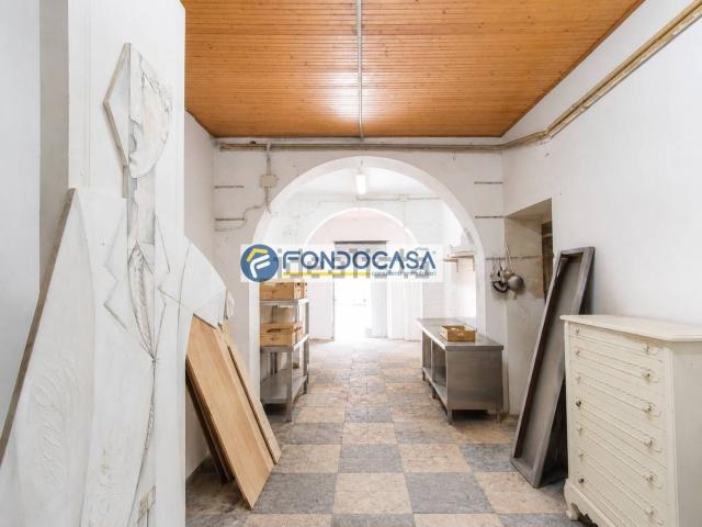 Locale in vendita di 270 m² in Via Guglielmo Marconi