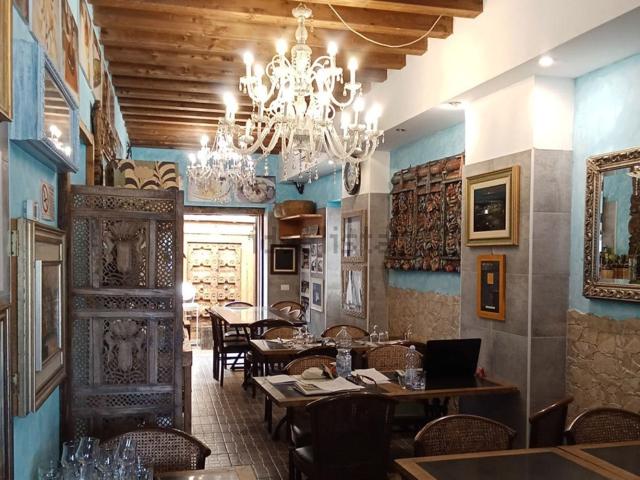 Locale in vendita di 270 m² in Via della Volta