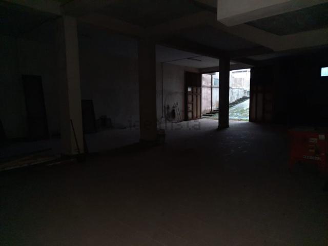 Locale in vendita di 270 m² in Via Duca degli Abruzzi