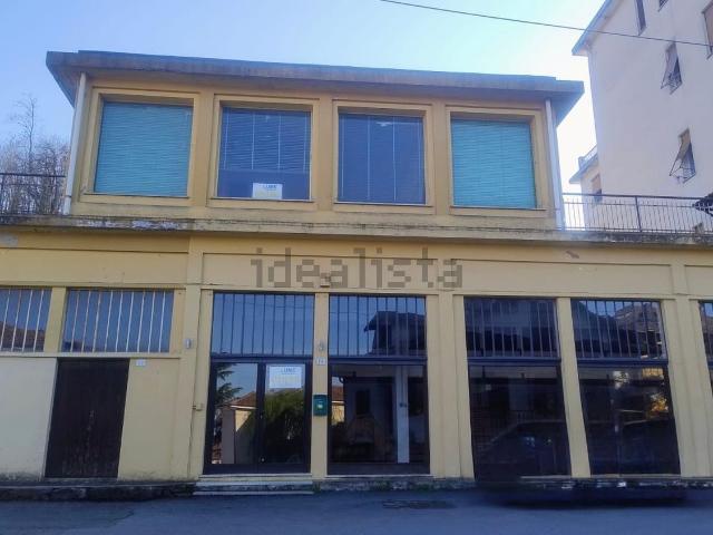 Locale in vendita di 270 m² in Via Edilio Raggio