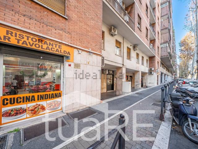 Locale in vendita di 270 m² in Via Oderisi da Gubbio