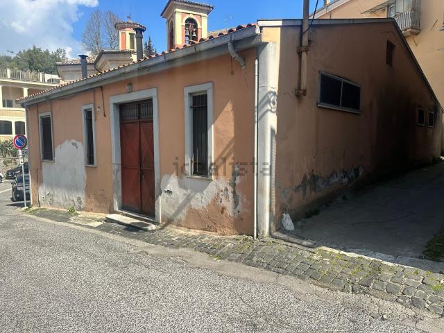 Locale in vendita di 270 m² in Via S. Giuseppe, 3