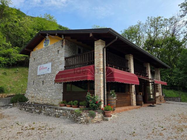Locale in vendita di 270 m² in Via Praforte, 30