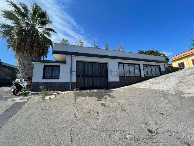Locale in vendita di 270 m² in Via Provinciale Per Santa Maria Ammalati