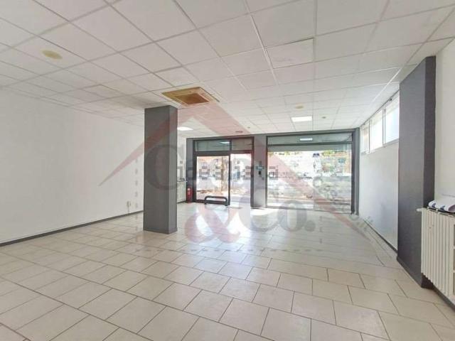 Locale in vendita di 270 m² in Viale Ciro Menotti