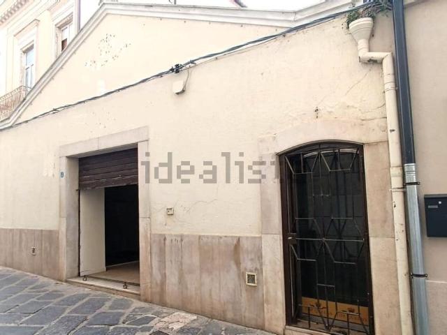 Locale in vendita di 270 m² in Vicolo Teatro, 5