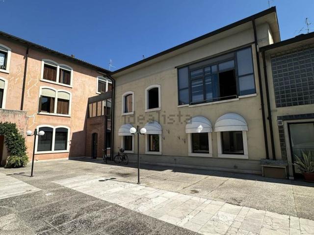 Locale in vendita di 270 m² in Corso Vittorio Emanuele II, 112