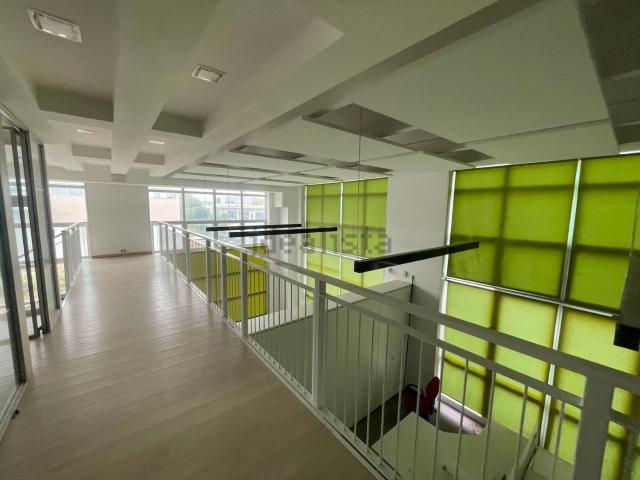 Locale in vendita di 270 m² in Strada Statale 9 Via Emilia
