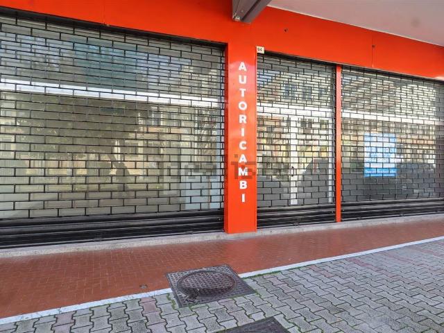 Locale in vendita di 271 m² in Viale Kennedy, 62