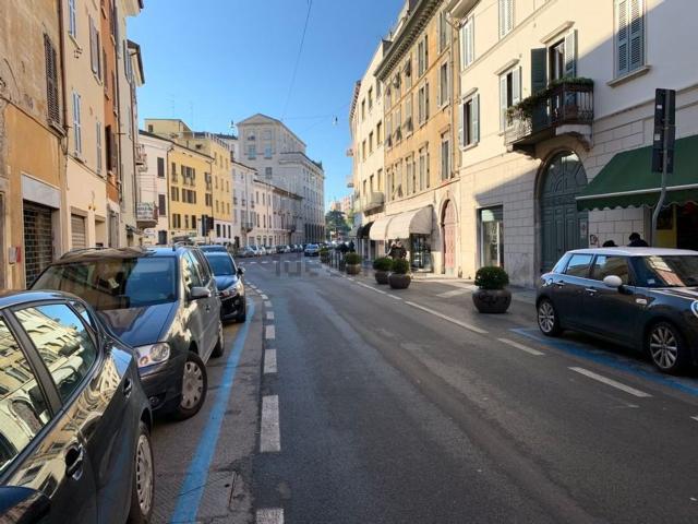 Locale in vendita di 272 m² in Corso Martiri della Libertà, 27