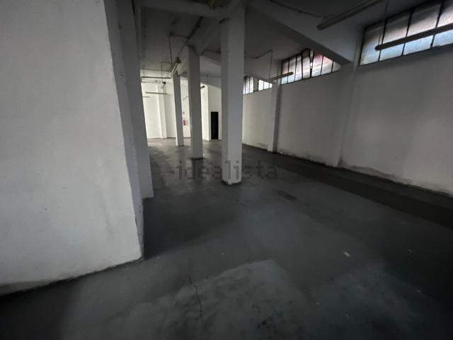 Locale in vendita di 273 m² in Via dell&apos Ombra, 14