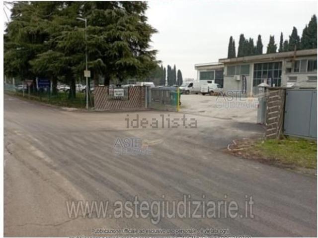 Locale in vendita di 273 m² in Via Santarcangelo Bellaria, 60