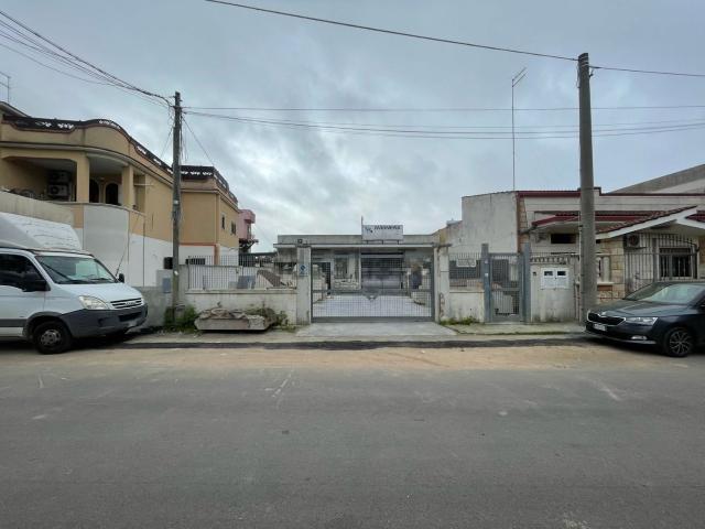 Locale in vendita di 275 m² in Via Arno