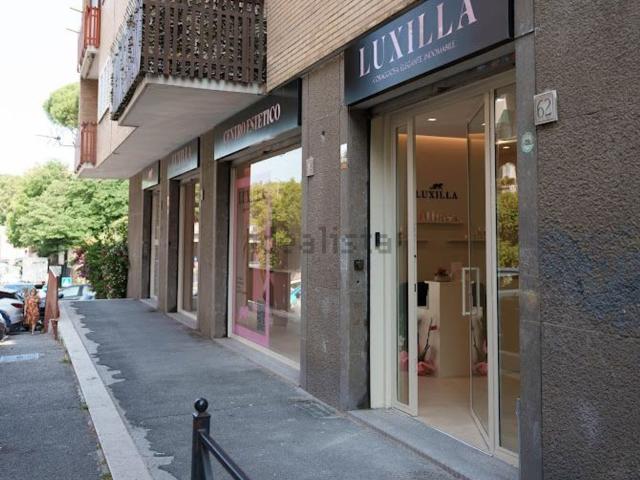 Locale in vendita di 275 m² in Via Giuseppe Veronese, 60