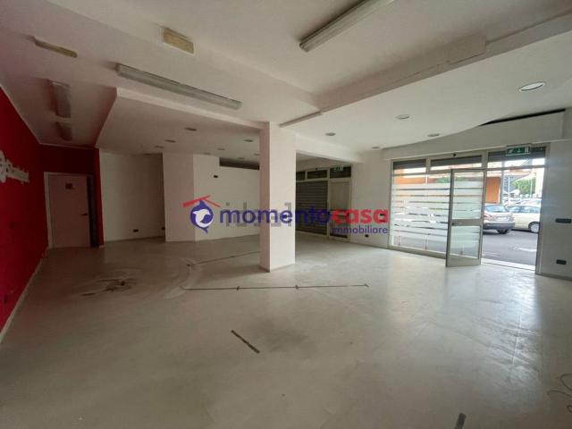 Locale in vendita di 275 m² in Via Sbarre Inferiori
