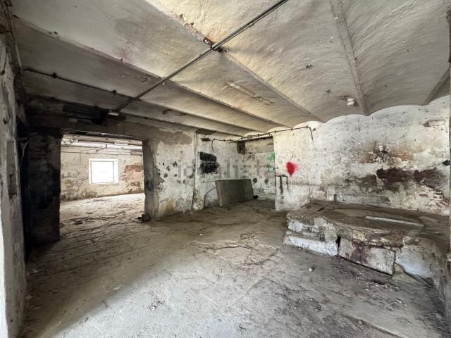 Locale in vendita di 275 m² in Via Senese, 370