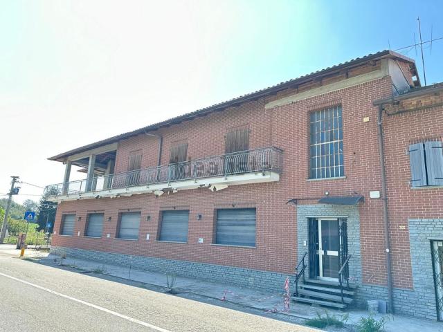 Locale in vendita di 275 m² in Frazione San Giulio, 27