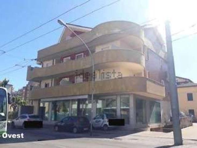 Locale in vendita di 276 m² in Via Benedetto Croce
