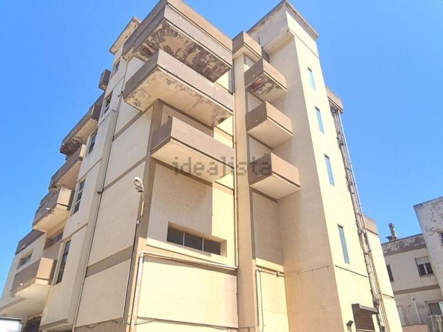 Locale in vendita di 2770 m² in Viale Gramsci, 16