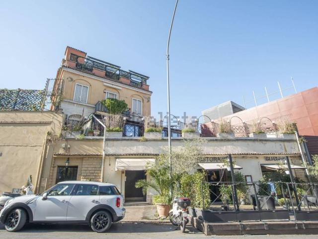 Locale in vendita di 278 m² in Via Luigi Luciani, 21