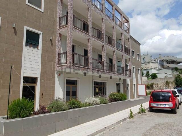 Locale in vendita di 278 m² in Via Massafra