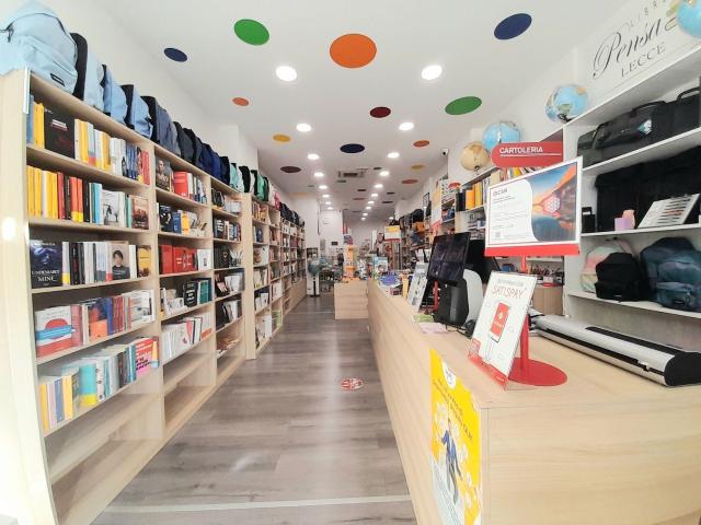 Locale in vendita di 278 m² in Viale Francesco Lo Re, 44