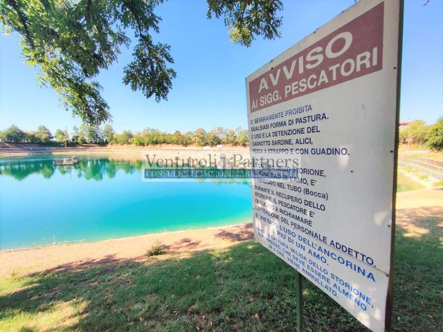 Locale in vendita di 28000 m² in Via San Francesco D&apos Assisi