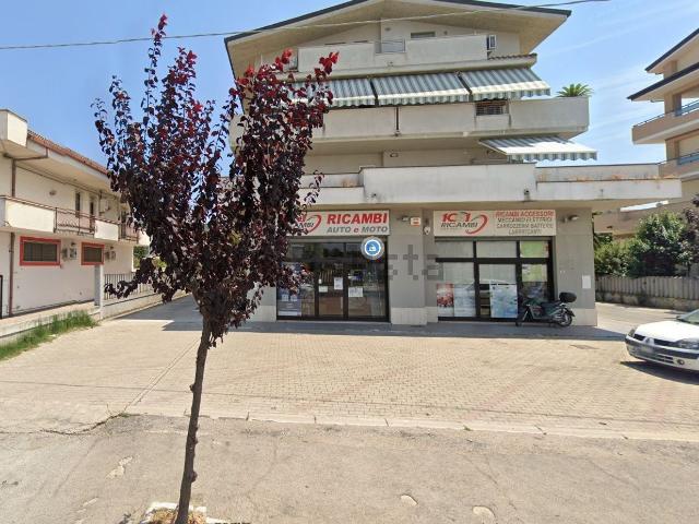 Locale in vendita di 280260 m² in Via Camillo Benso Conte di Cavour