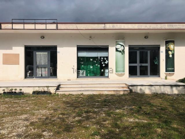 Locale in vendita di 280 m² in Via Campo Spinello II, 2
