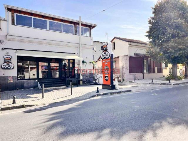 Locale in vendita di 280 m² in Via Antonio Gramsci, 63