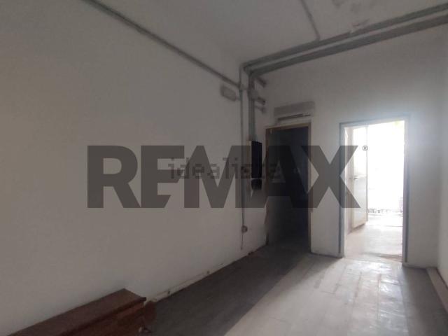 Locale in vendita di 280 m² in Via Mons.Toppi, 73