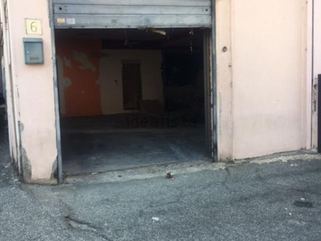 Locale in vendita di 280 m² in Via Monti della Valchetta