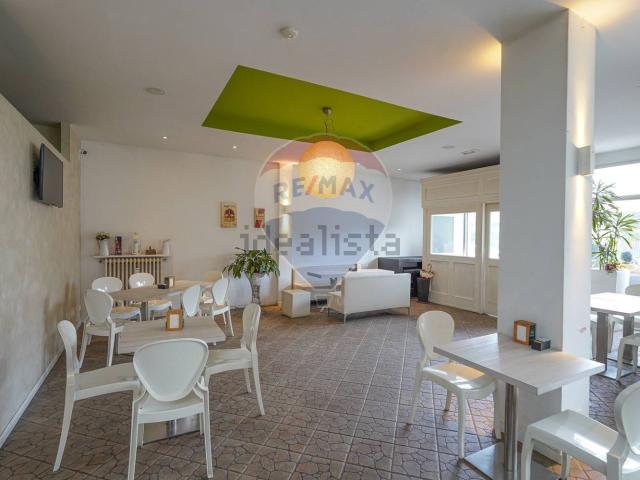 Locale in vendita di 280 m² in Via Roma, 14