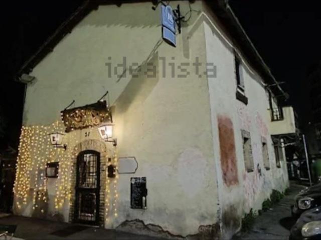 Locale in vendita di 280 m² in Via Tuscolana, 910