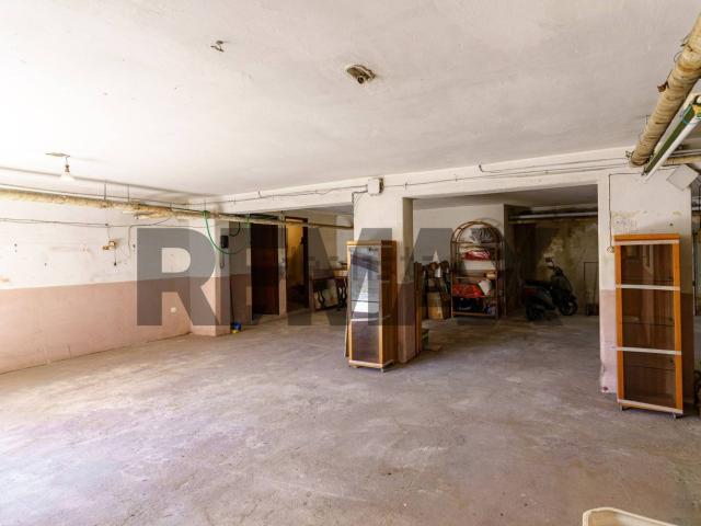 Locale in vendita di 280 m² in Via Vercelli, 7