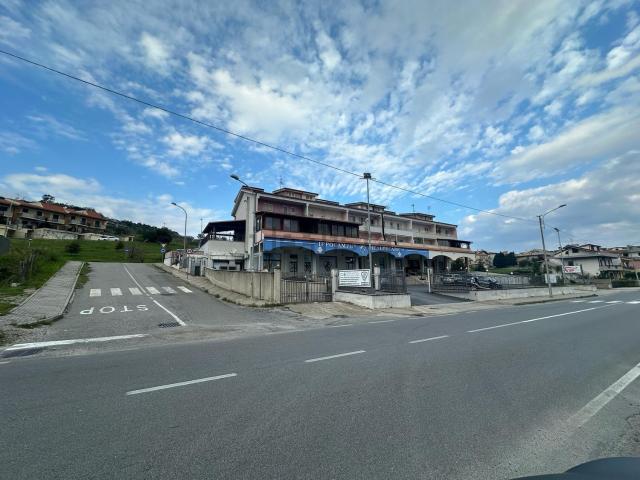 Locale in vendita di 280 m² in Viale Europa