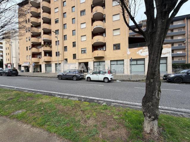 Locale in vendita di 280 m² in Viale Giacomo Mancini