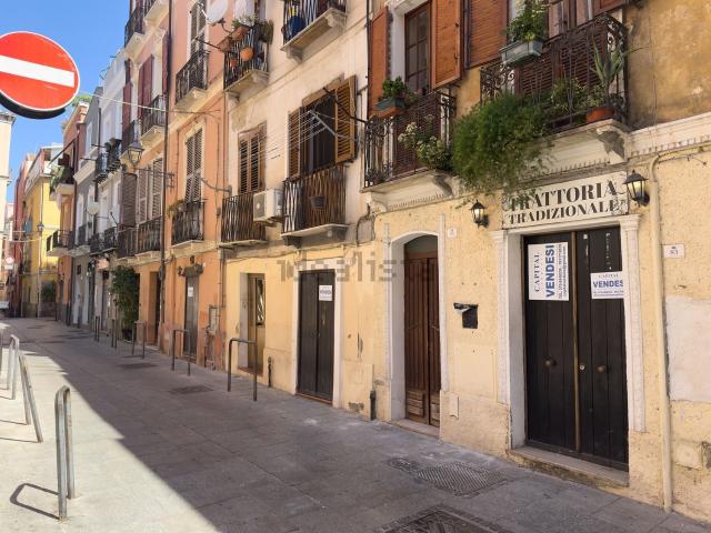 Locale in vendita di 281 m² in Via Cavour, 83