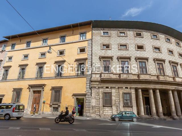 Locale in vendita di 283 m² in Corso Vittorio Emanuele II