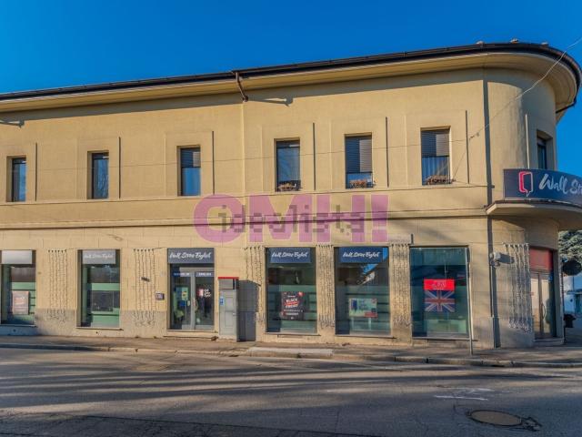 Locale in vendita di 285 m² in Via Vespri Siciliani, 1