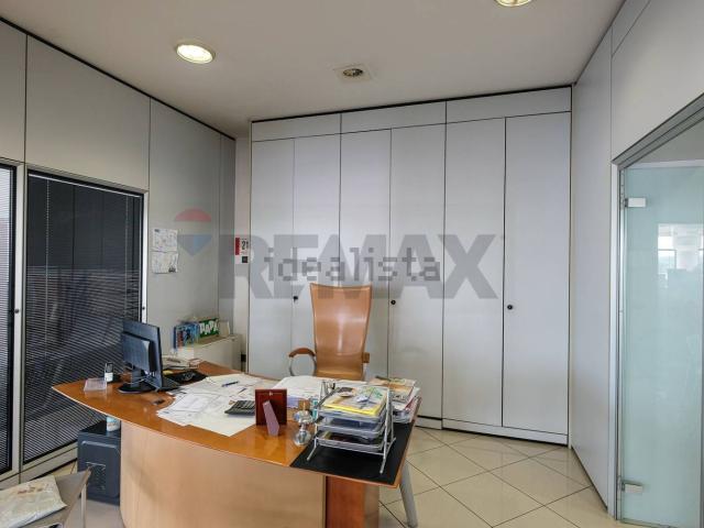 Locale in vendita di 2860 m²