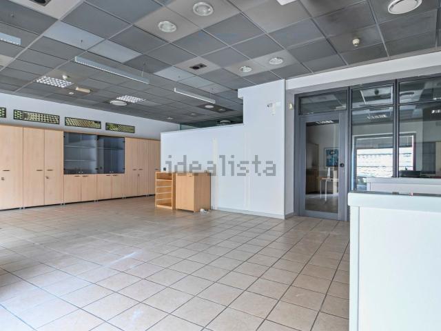 Locale in vendita di 286 m² in Via Patrioti
