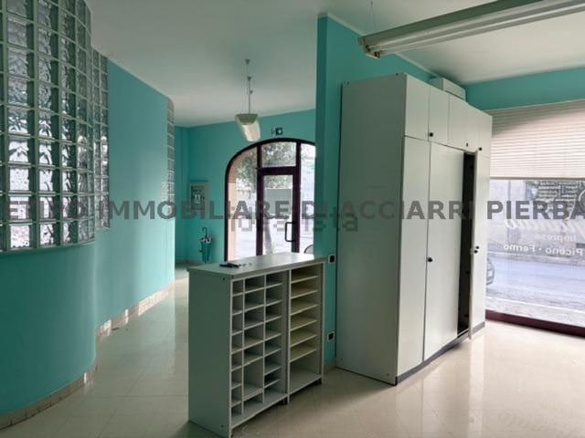 Locale in vendita di 286 m² in Viale Stazione