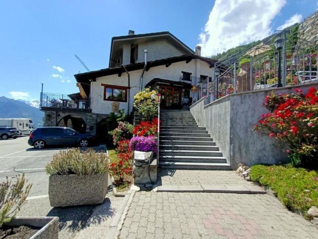 Locale in vendita di 288 m² in Frazione Beuve, 12