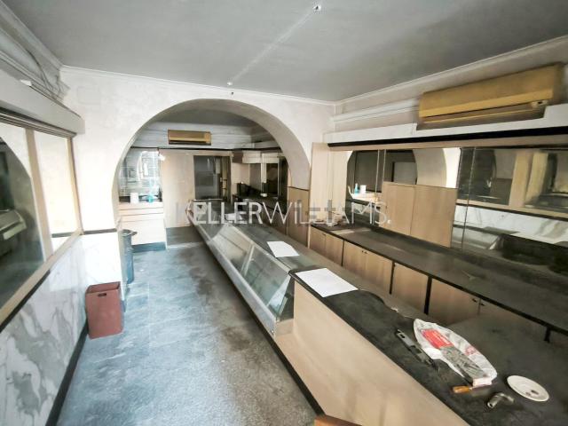 Locale in vendita di 289 m² in Via Antonio Salandra, 10