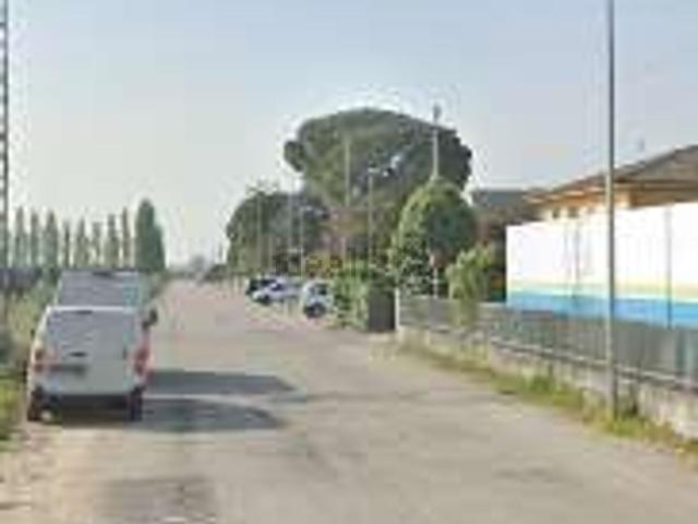 Locale in vendita di 289 m² in Via del Lavoro